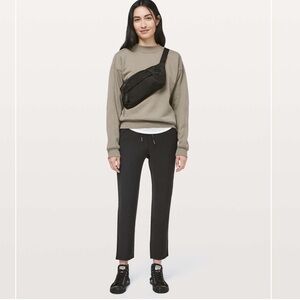 Lululemon On The Fly Pant *Woven 27"
Black